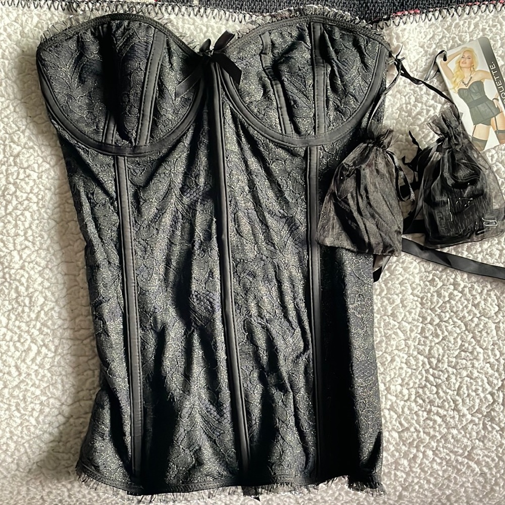 Black lace Bustier